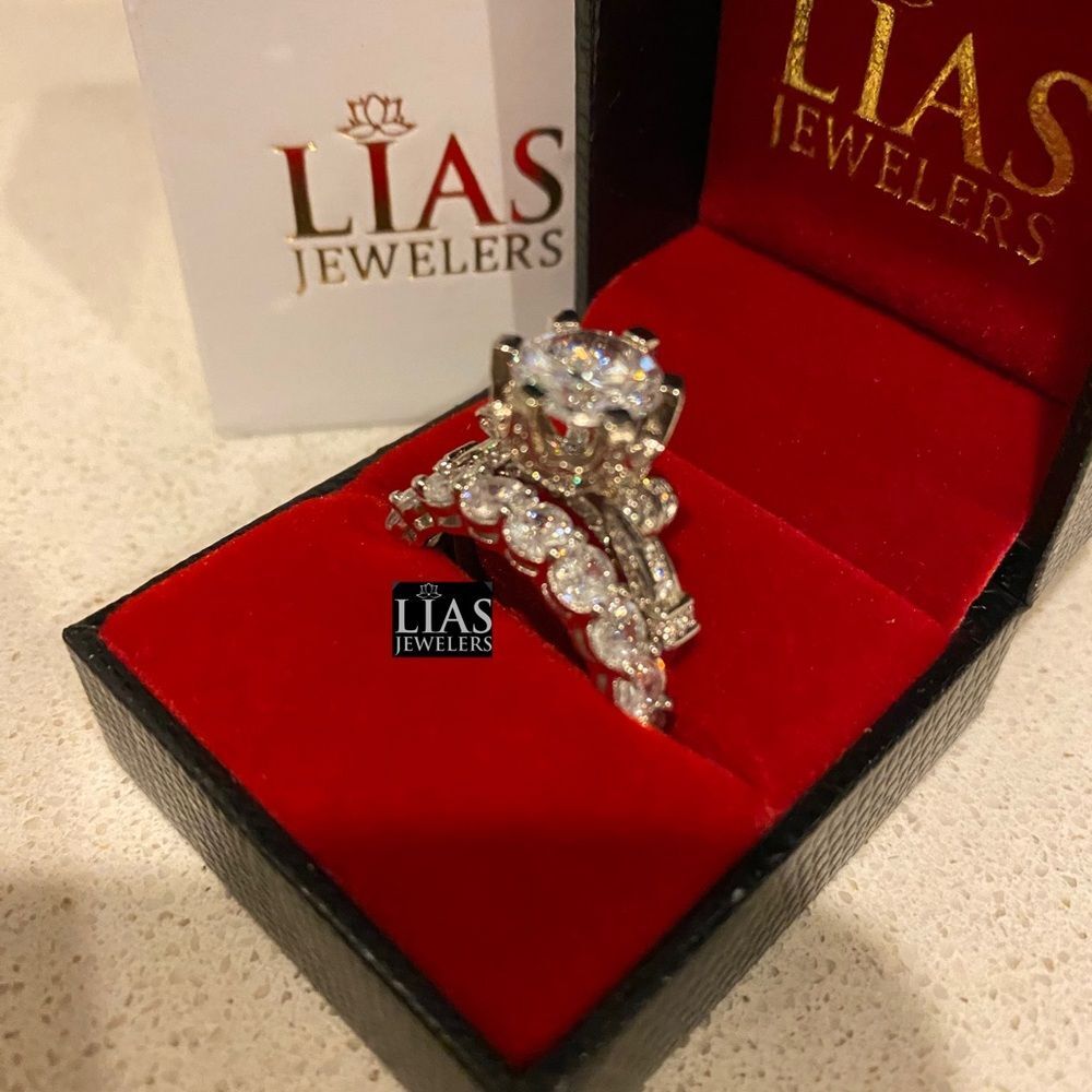 New 18k white gold wedding ring set